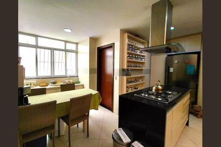 Apartamento à venda com 202m², 4 quartos e 1 vaga