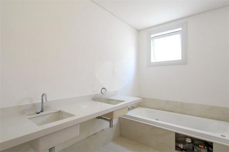 Casa à venda com 4 quartos, 328m² em Jardim Petropolis, São Paulo