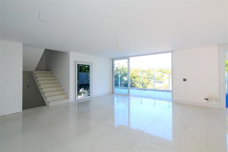 Casa à venda com 328m², 4 quartos e 3 vagas