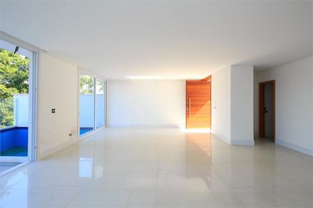 Casa à venda com 4 quartos, 328m² em Jardim Petropolis, São Paulo