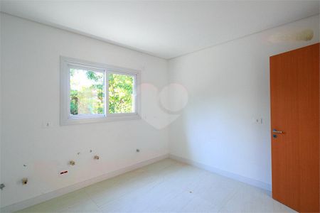 Casa à venda com 328m², 4 quartos e 3 vagas