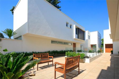 Casa à venda com 328m², 4 quartos e 3 vagas