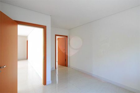 Casa à venda com 328m², 4 quartos e 3 vagas