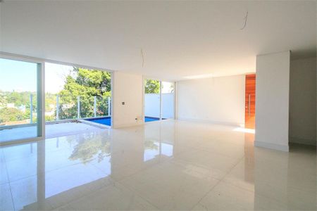Casa à venda com 4 quartos, 328m² em Jardim Petropolis, São Paulo