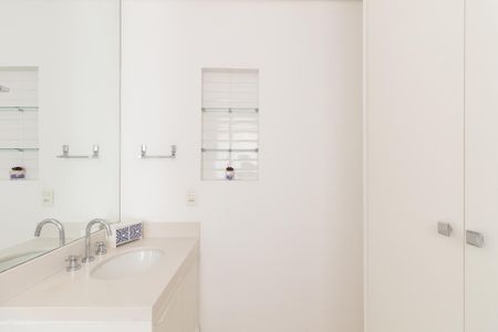 Studio para alugar com 43m², 1 quarto e 1 vaga Studio para alugar com 43m², 1 quarto e 1 vagaBanheiro