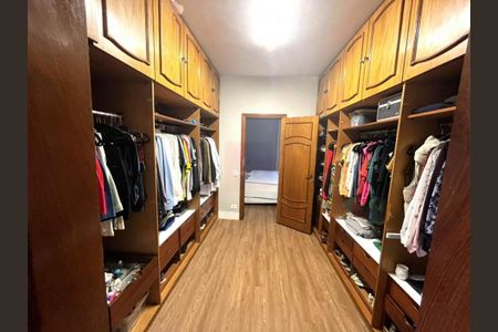 Casa à venda com 4 quartos, 450m² em Chácara Monte Alegre, São Paulo