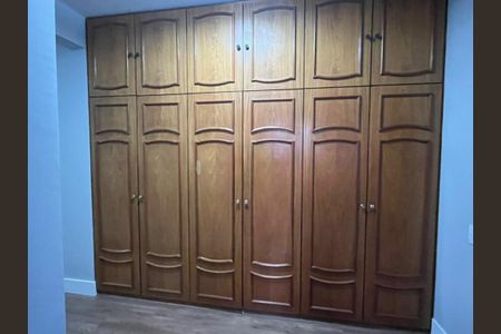 Casa à venda com 4 quartos, 450m² em Chácara Monte Alegre, São Paulo