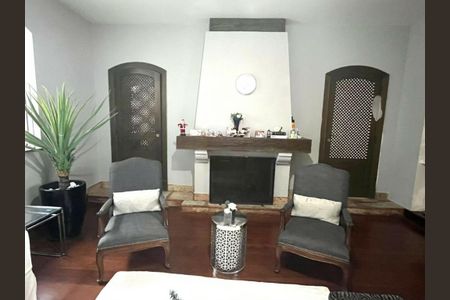 Casa à venda com 4 quartos, 450m² em Chácara Monte Alegre, São Paulo