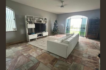 Casa à venda com 4 quartos, 450m² em Chácara Monte Alegre, São Paulo