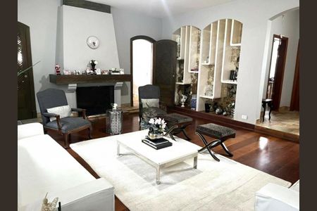 Casa à venda com 4 quartos, 450m² em Chácara Monte Alegre, São Paulo