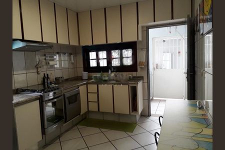 Casa à venda com 220m², 3 quartos e 4 vagas