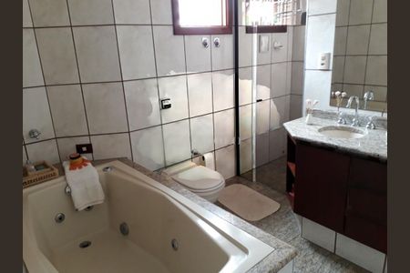 Casa à venda com 220m², 3 quartos e 4 vagas