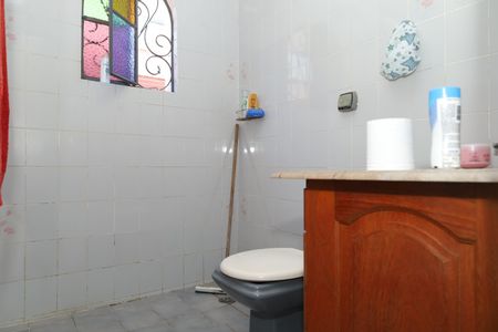 Casa à venda com 334m², 3 quartos e 4 vagasBanheiro 2