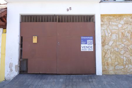 Casa à venda com 334m², 3 quartos e 4 vagasPlaca instalada no portão do imóvel - Código da placa: HBJM-54