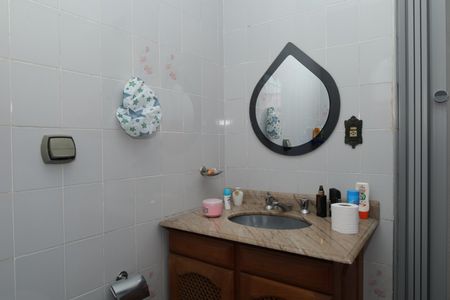 Casa à venda com 334m², 3 quartos e 4 vagasBanheiro 2