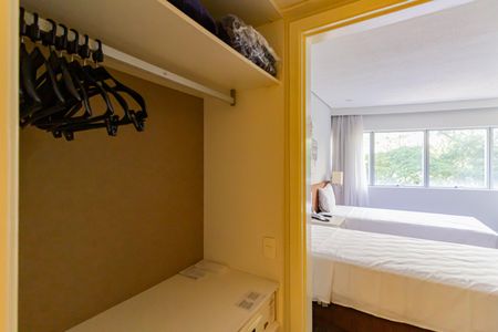 Apartamento à venda com 36m², 1 quarto e 1 vaga Apartamento à venda com 36m², 1 quarto e 1 vagaCloset