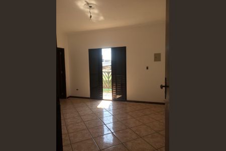 Casa à venda com 240m², 3 quartos e 2 vagas Casa à venda com 240m², 3 quartos e 2 vagasSala