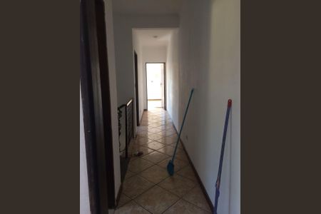 Casa à venda com 240m², 3 quartos e 2 vagas Casa à venda com 240m², 3 quartos e 2 vagasCorredor