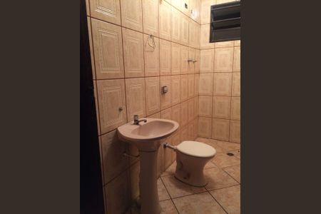 Casa à venda com 240m², 3 quartos e 2 vagas Casa à venda com 240m², 3 quartos e 2 vagasBanheiro