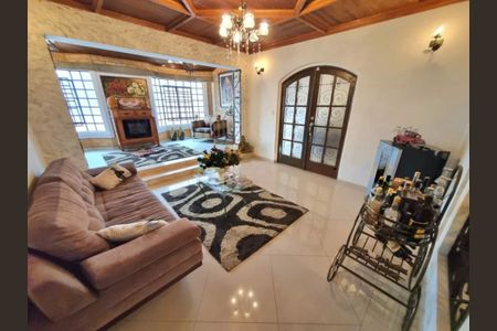 Casa à venda com 4 quartos, 224m² em Parque Imperial, São Paulo