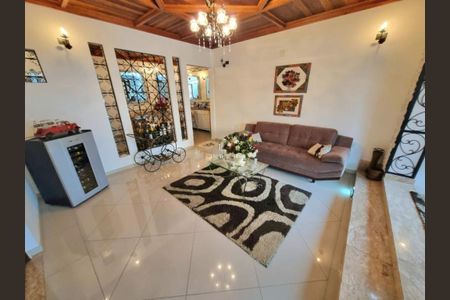 Casa à venda com 4 quartos, 224m² em Parque Imperial, São Paulo