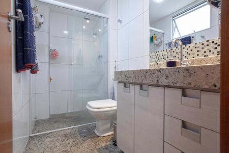 Apartamento à venda com 128m², 4 quartos e 2 vagasBanheiro da suíte 