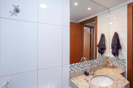 Apartamento à venda com 128m², 4 quartos e 2 vagasBanheiro social 