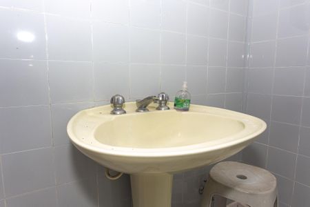 Casa à venda com 195m², 5 quartos e 4 vagasBanheiro 2