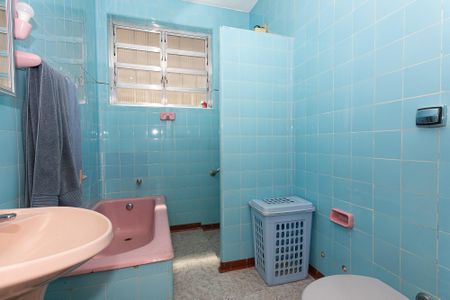 Casa à venda com 195m², 5 quartos e 4 vagasBanheiro 1