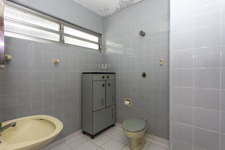 Casa à venda com 195m², 5 quartos e 4 vagasBanheiro 2