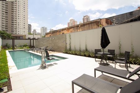Apartamento à venda com 27m², 1 quarto e sem vaga Apartamento à venda com 27m², 1 quarto e sem vagaÁrea comum - Piscina
