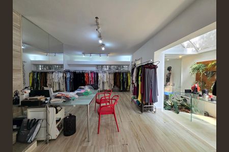 Sala de casa à venda com 3 quartos, 150m² em Vila Olímpia, São Paulo