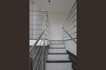 Apartamento para alugar com 110m², 3 quartos e 2 vagas Apartamento para alugar com 110m², 3 quartos e 2 vagasEscada