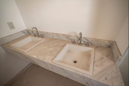 Apartamento à venda com 166m², 3 quartos e 2 vagasBanheiro da Suíte 3