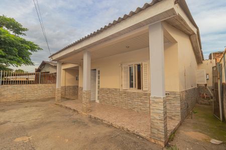 Casa para alugar com 280m², 5 quartos e 3 vagasFachada da casa da frente