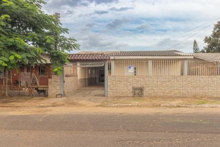 Casa para alugar com 280m², 5 quartos e 3 vagasFachada da casa da frente