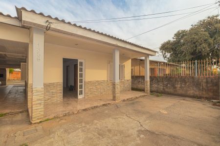 Casa para alugar com 280m², 5 quartos e 3 vagasFachada da casa da frente