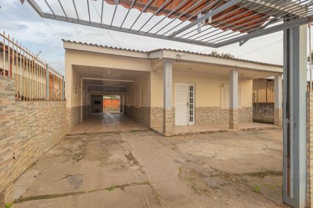 Casa para alugar com 280m², 5 quartos e 3 vagasFachada da casa da frente