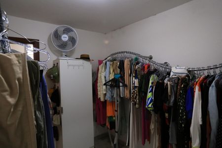 Apartamento à venda com 112m², 2 quartos e 1 vaga Apartamento à venda com 112m², 2 quartos e 1 vagaCloset da suíte