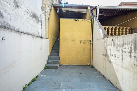 Casa para alugar com 70m², 2 quartos e 1 vagaQuintal