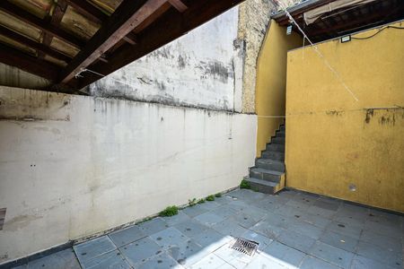 Casa para alugar com 70m², 2 quartos e 1 vagaQuintal