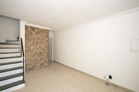 Sala de casa para alugar com 2 quartos, 70m² em Jardim Bom Tempo, Taboão da Serra