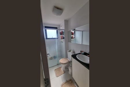 Banheiro de apartamento à venda com 2 quartos, 50m² em Recanto das Rosas, Osasco