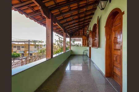 Casa à venda com 366m², 4 quartos e 4 vagas
