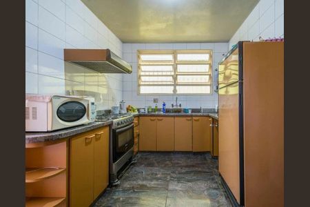 Casa à venda com 366m², 4 quartos e 4 vagas