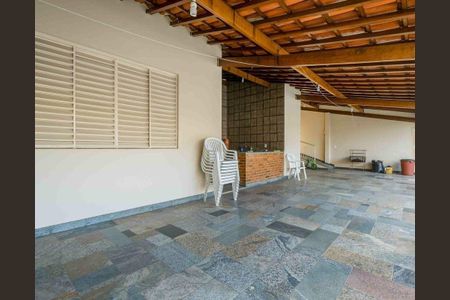 Casa à venda com 366m², 4 quartos e 4 vagas