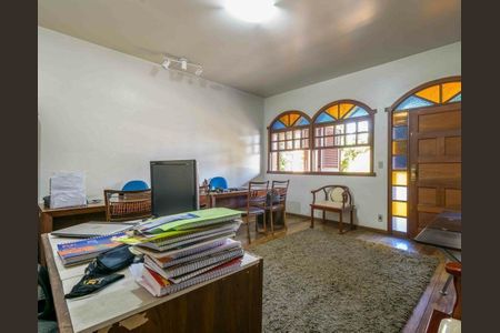 Casa à venda com 366m², 4 quartos e 4 vagas