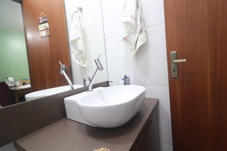 Casa à venda com 63m², 2 quartos e 2 vagasBanheiro