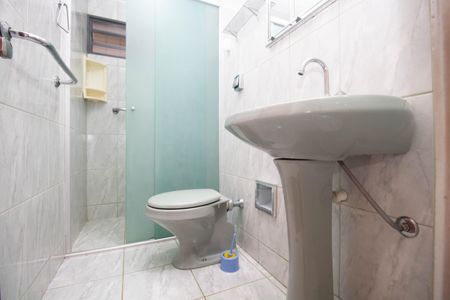 Casa para alugar com 160m², 2 quartos e 2 vagas Casa para alugar com 160m², 2 quartos e 2 vagasBanheiro Social