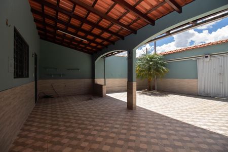 Casa para alugar com 160m², 2 quartos e 2 vagas Casa para alugar com 160m², 2 quartos e 2 vagasVaranda